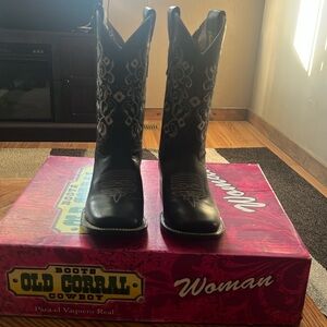 Corral Black Heeled Boots with White Detailing